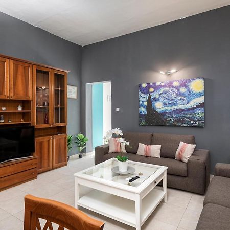 1 Bedroom Apartment With Cosy Backyard Close To Valletta Floriana Esterno foto